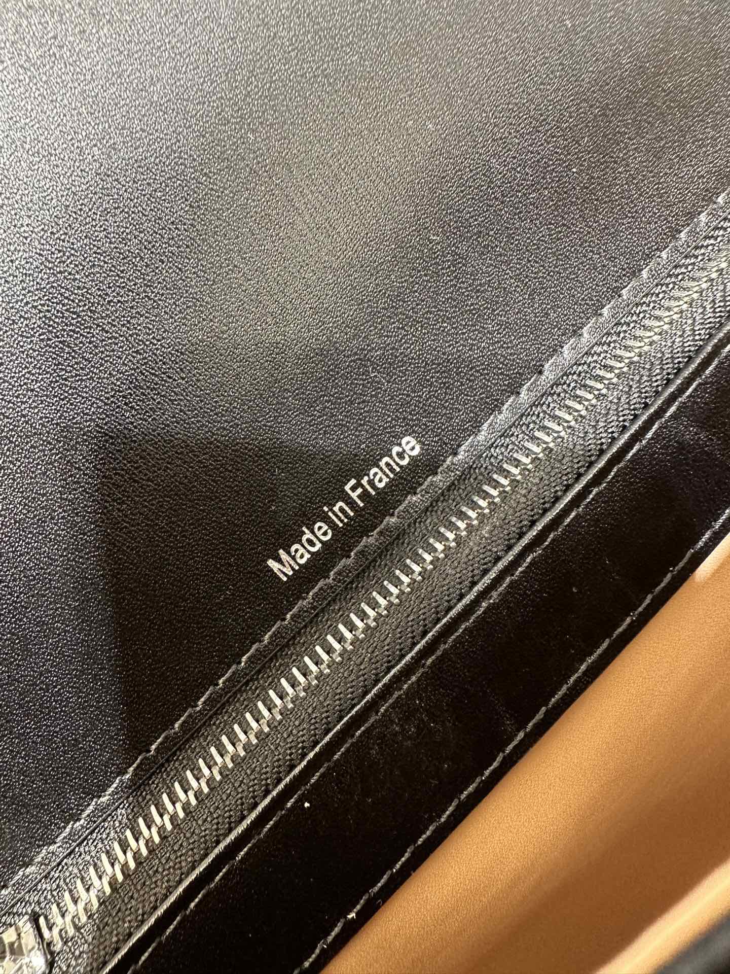 델보 브리앙 PM 박스백 무광 블랙